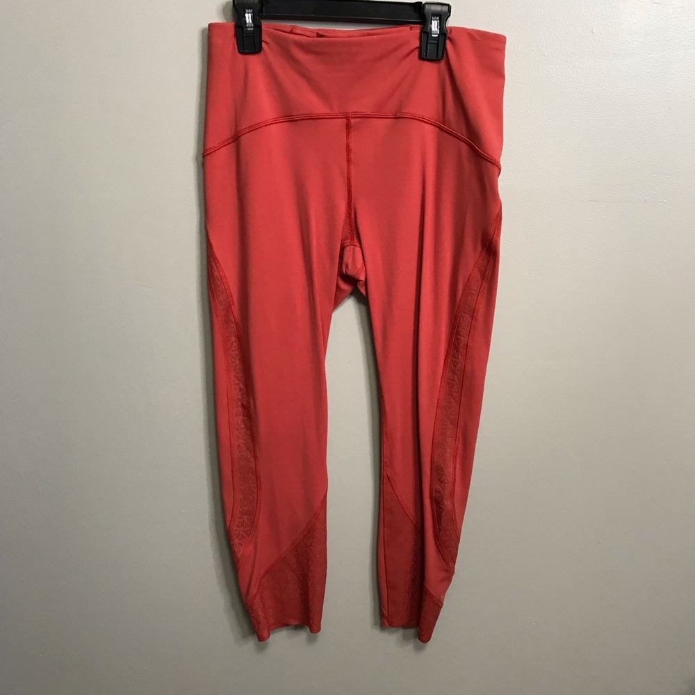 Lululemon Strength and Sweat Leggings 23” size 8